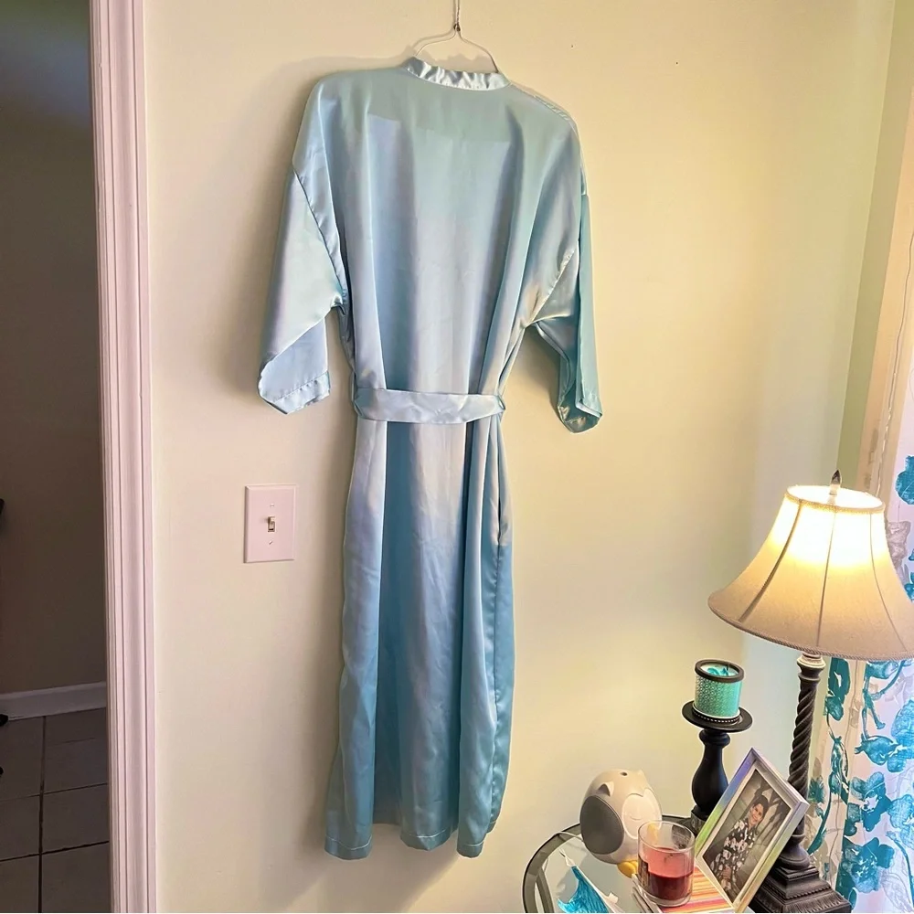 Vintage Delicate robe pale blue medium